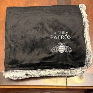 Patrón Black and Gray Blanket
